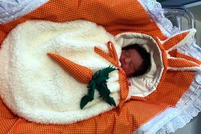 Hospital veste recém-nascidos de coelhos para celebrar a Páscoa