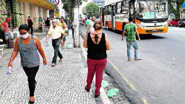 Na avenida Presidente Vargas, paradas e lojas lotadas, assim como todo o centro comercial

