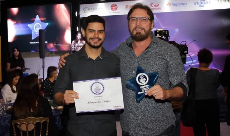 Campeoníssimos do Troféu Estrela Azul, Arlindo e Caio Guimarães já bateram o martelo e estarão presentes, com o restaurante Manjar e a cervejaria Amazon Beer, na edição especial Delivery, do Festival Gastronômico Estrela Azul 2020. O certame, realizado pelo DIÁRIO, reunirá 15 estabelecimentos de Belém com entrega em domicílio de entrada, prato principal e sobremesa a preço promocional. Aguarde que começará em breve