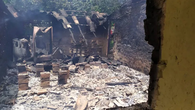 Autor do incêndio, ainda não identificado, está foragido.