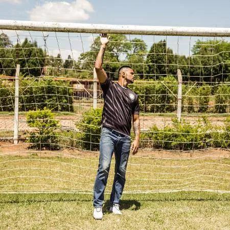 Último jogo profissional de Bruno, ex-Corinthians, Atlético-MG e Flamengo, foi pelo Boa Esporte, em abril de 2017... - Veja mais em https://www.uol.com.br/esporte/futebol/ultimas-noticias/2020/04/02/novo-empresario-do-goleiro-bruno-carrega-passado-polemico-no-mma.htm?cmpid=copiaecola