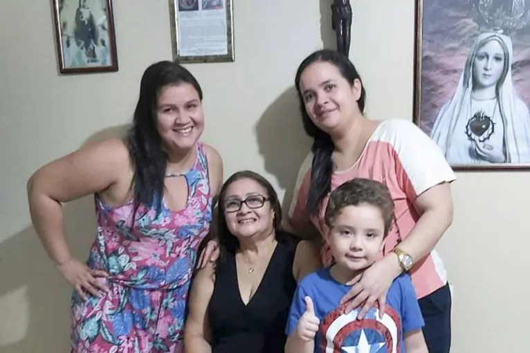 Após ficar internada 10 dias no Abelardo Santos com síndrome respiratória aguda, Elinalma Barbosa vai passar o Dia das Mães em casa.