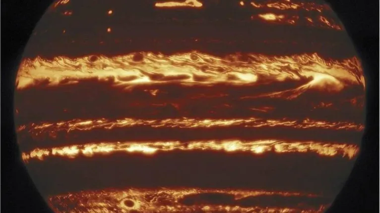 Astrônomos produzem imagem rara de Júpiter através de mosaico de fotos