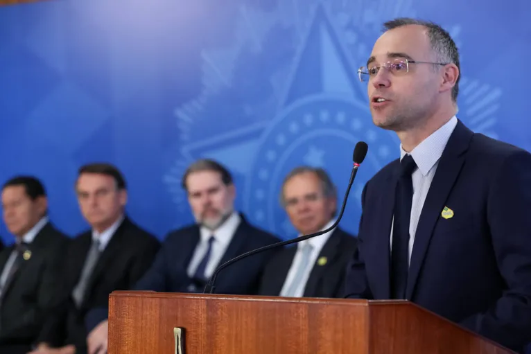 O novo ministro da Justiça, que também é pastor da Igreja Presbiteriana Esperança de Brasília, integrava a AGU desde 2000, quando encerrou sua atividade como advogado concursado da Petrobras (1997-2000).