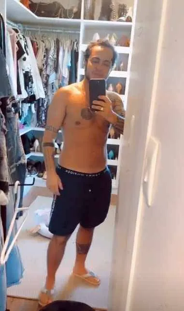 Sem camisa, Thammy exibe tanquinho sarado e leva fãs ao delírio; veja!
