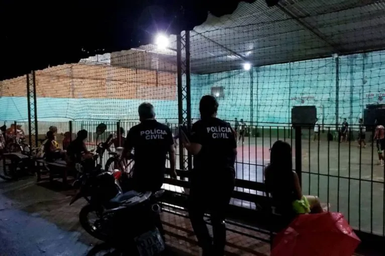 Um evento em uma quadra na Terra Firme foi interrompido e o proprietário do estabelecimento foi intimado