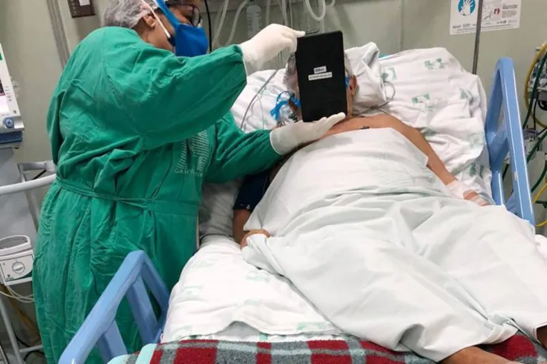 Pacientes do HC recebem visitas virtuiais por conta do isolamento