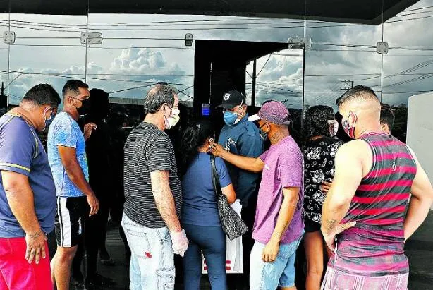 Nas UPas, pacientes encontravam as portas fechadas ou aglomerações

