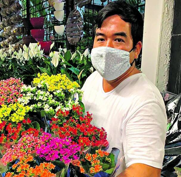 Davison Yamanaka adotou o serviço delivery em sua floricultura