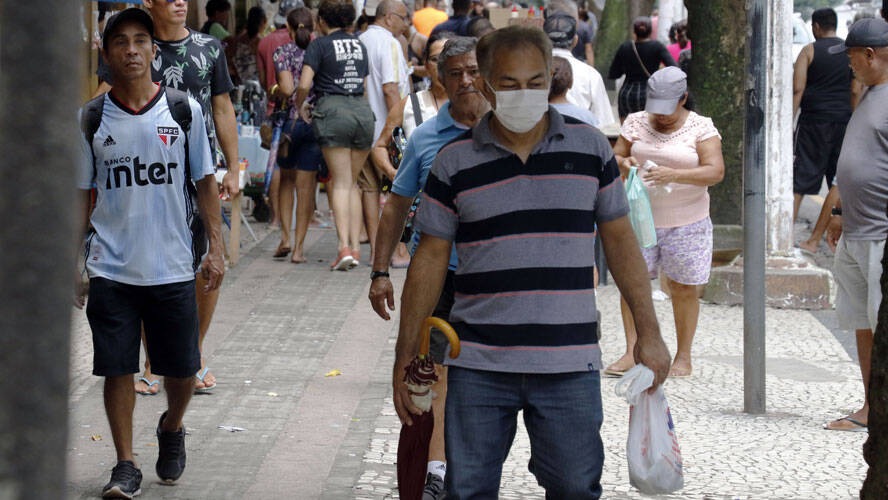 Paraenses já circulam com máscaras pelas ruas da capital.