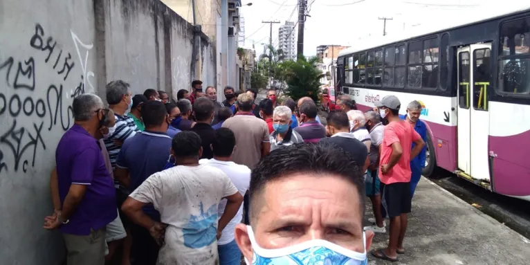 Rodoviários paralisam atividades em empresa de ônibus em Belém