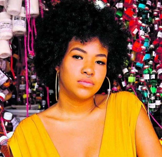 Julliana Matemba, cantora e estudante de jornalismo