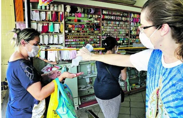 Na entrada, máscaras e álcool em gel se tornaram itens obrigatórios

