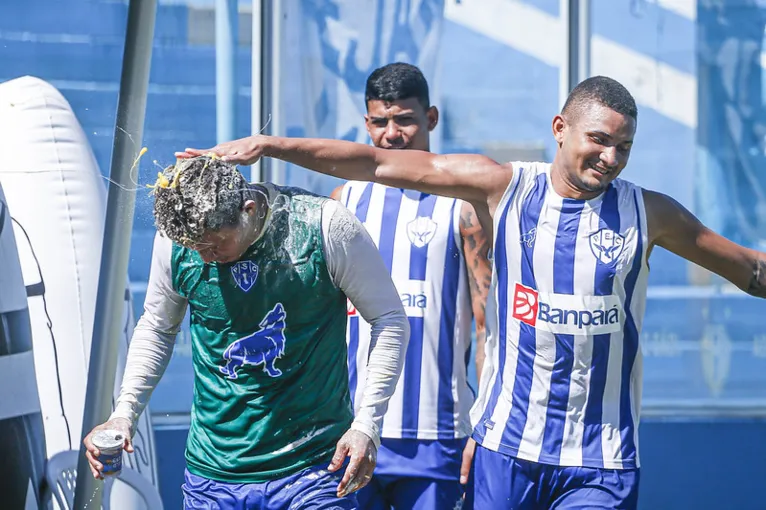 Zagueiro diz que elenco bicolor está pronto para maratona de jogos