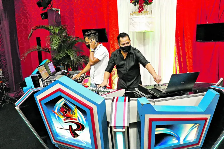 Djs Edilson e Edielson comandam as lives pelo Príncipe Negro, numa solução temporária
