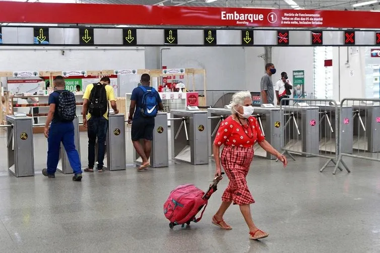 Câmeras com monitoramento de temperatura no metrô de Salvador, ajudam na identificação de possíveis casos de Covid-19.
