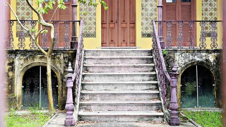 Palacete Pinho segue deteriorado e sem chances de revitalização