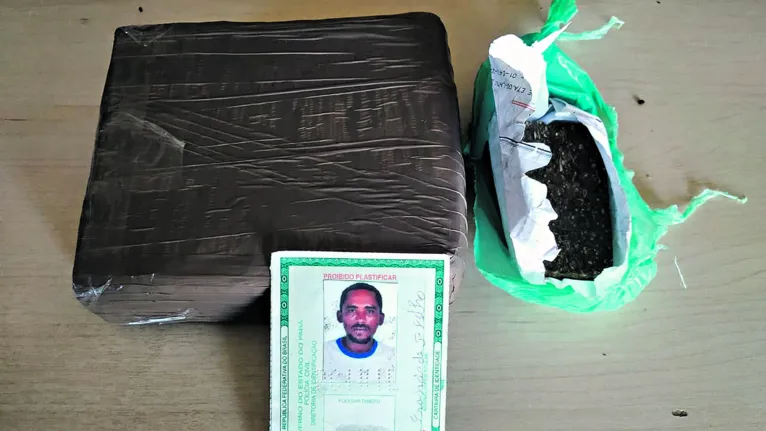 Suspeito tenta enterrar drogas para despistar policiais mas acaba preso