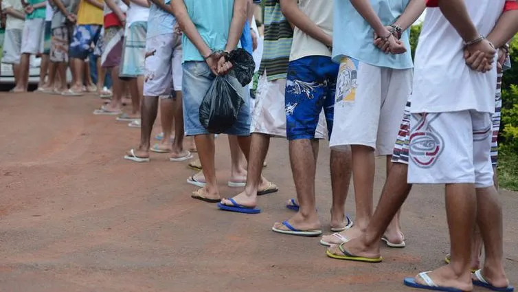 Adolescentes em unidade socioeducativa em Brasília.