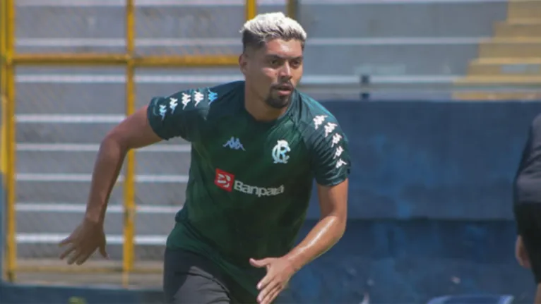 Novo contratado chega ao Baenão e revela conversa com atletas paraenses