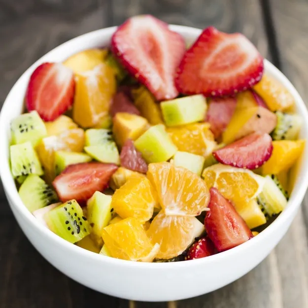 Conheça 4 receitas de saladas fresquinhas para aproveitar o verão