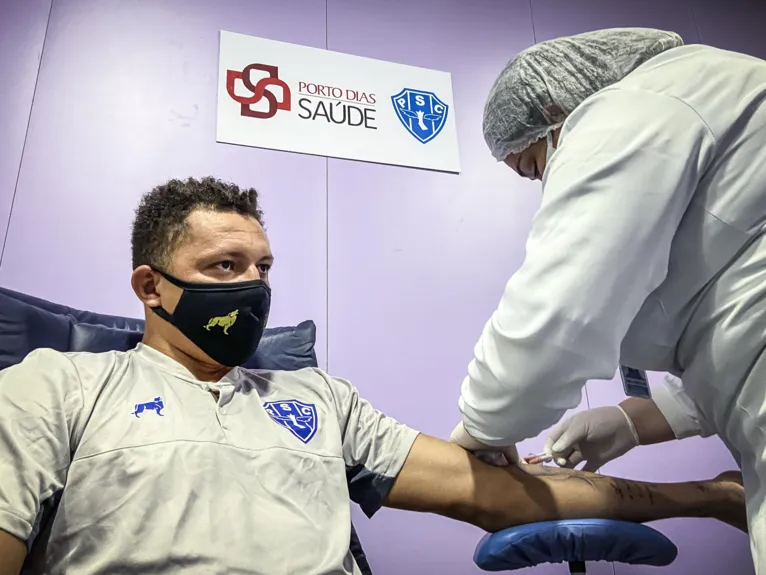 Elenco bicolor realiza segundo dia de testes para coronavírus.