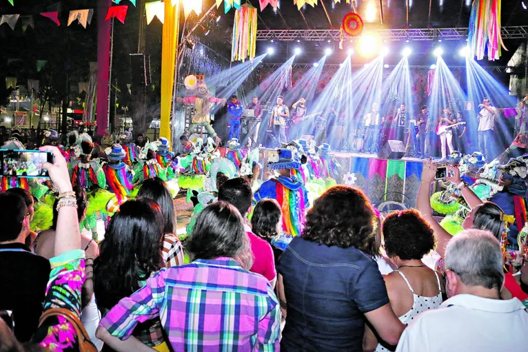 Festa junina alia diversão com solidariedade e parte da renda para instituições de caridade