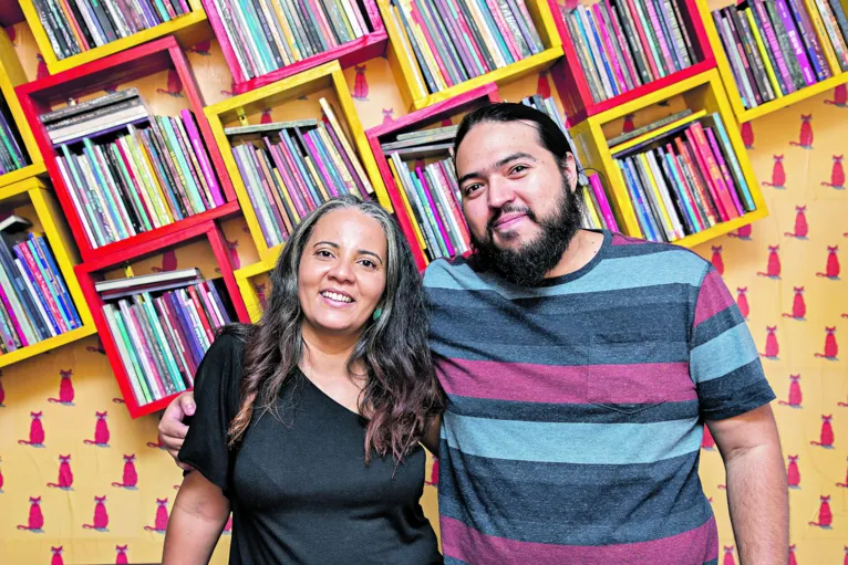 Adriana Chaves e o paraense Toni Moraes, da Monomito Editorial, que irá publicar a coletânea “Trama das Águas”.