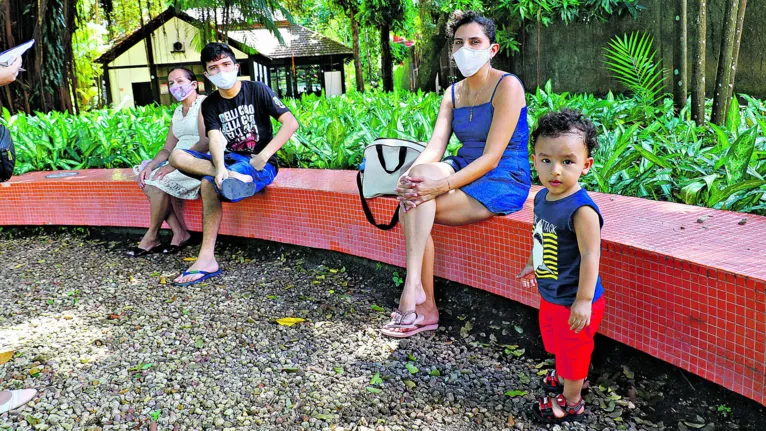Parque da Residência foi o destino escolhido por Edilene Leão para passear com o pequeno Rafael, de 2 anos.