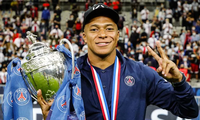 Lesão pode deixar estrela do PSG fora da Champions