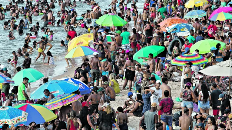 Foi difícil encontrar espaço na areia no último domingo.