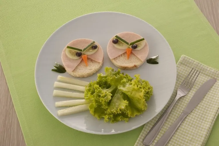 Conheça 4 receitas de saladas fresquinhas para aproveitar o verão