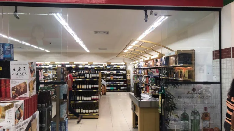 Adega do Supermercado Formosa é dica para fãs de bebidas.