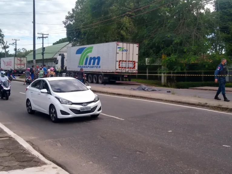 Homem tem perna e cabeça esmagadas em acidente na Mário Covas