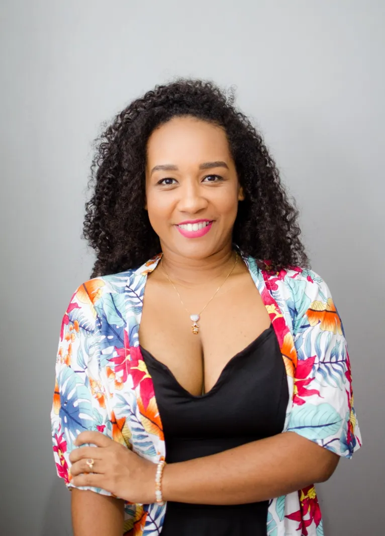 Larissa Oliveira, proprietária de uma agência de turismo
