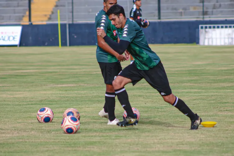 Ex-bicolor é apresentado no Leão e diz que irá honrar Remo
