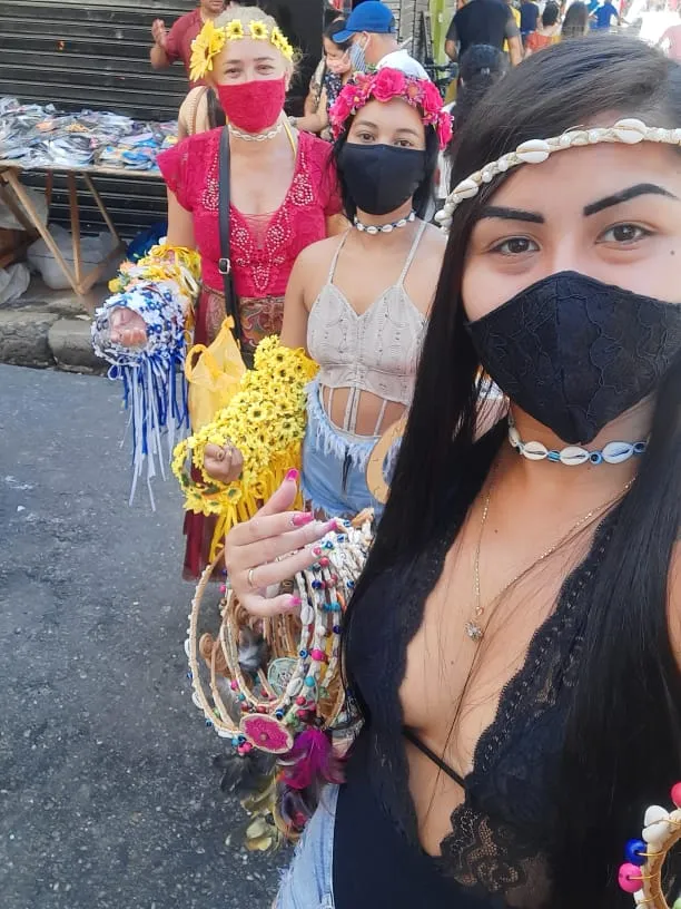 A equipe de vendas, da direita para esquerda, é composta por Dona Iolete, Thaliane e Joyce