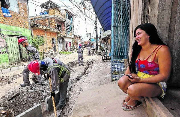 Ontem, o governador visitou o início das obras do “Asfalto por todo o Pará”, que beneficiará bairros de Belém e mais 54 municípios do Estado

