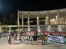 Flamengo volta a campo entre protestos, preocupação e mortes