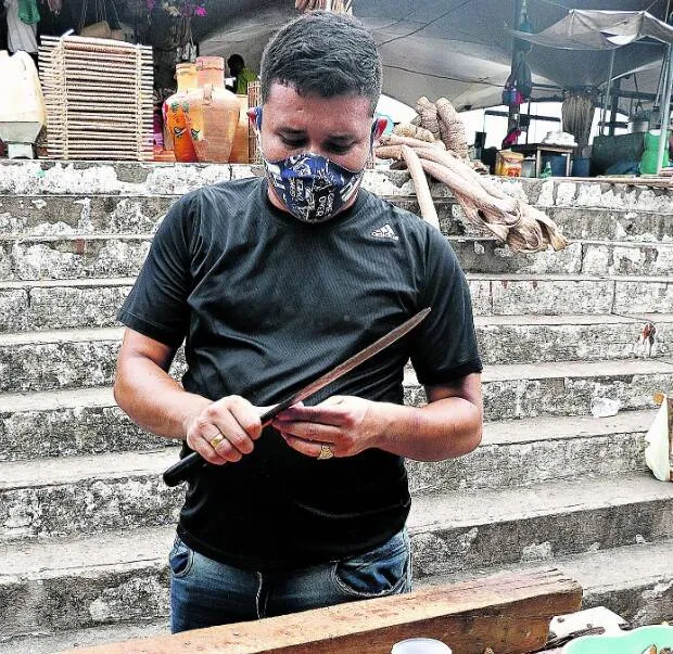 O vendedor de castanhas André Felipe ainda vê o movimento fraco

