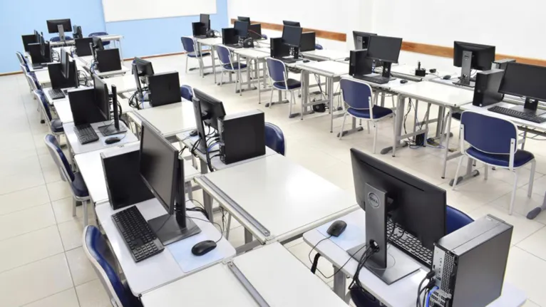 Aulas ao vivo pela internet garantiram aos alunos a garantia do semestre durante a pandemia