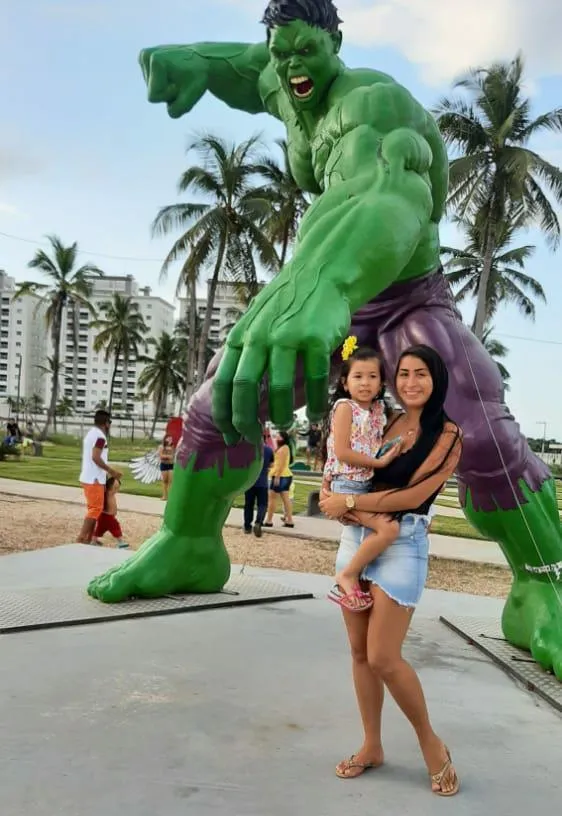 Joyce e a filha na cidade de Salinópolis PA