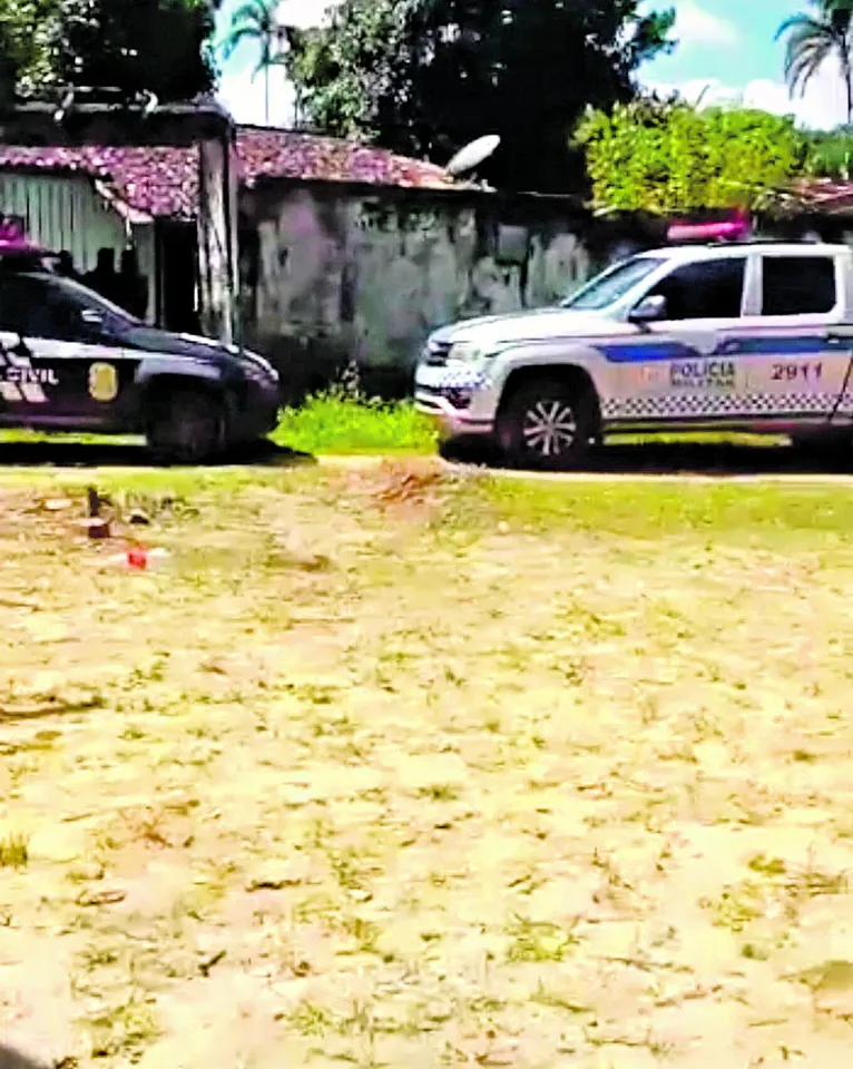 Na casa, segundo policiais, havia vestígios de que a vítima pode ter lutado contra os matadores