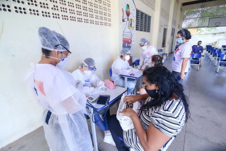 Atendidos pela Poli Itinerante recebem kits de higiene bucal para prevenção contra a Covid-19