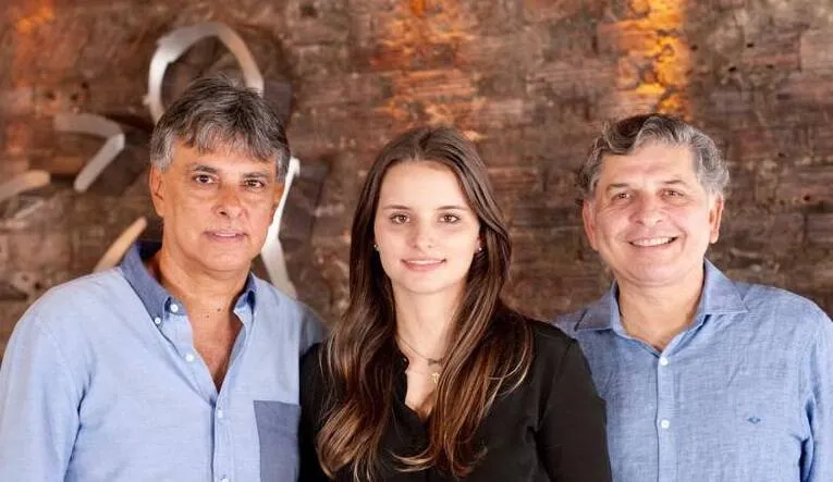 Tudo pronto para a volta do delivery do Roxy nesta quinta. João Carlos e Marina Braga e Janjo Proença montaram uma superestrutura para atender a forte demanda. O ponto do Bosque Grão-Pará receberá pedidos para almoço e jantar com raio de entrega até Icoaraci. O ponto da Senador atenderá ao jantar e, também, almoço aos sábados e domingos. O Roxy, que completa neste mês, 36 anos de sucesso, lançará em julho, aplicativo próprio possibilitando, inclusive, pagamento online