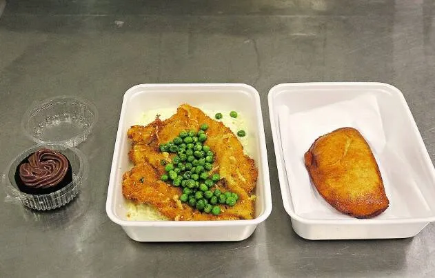 O cardápio do Famíglia Sicília tem panzeroto na entrada, frango à milanesa com arroz de gorgonzola e brownie de brigadeiro

