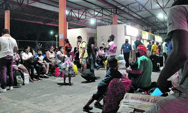 Alternativa foi ir ao terminal do município vizinho para garantir a viagem de ida ou volta à capital

