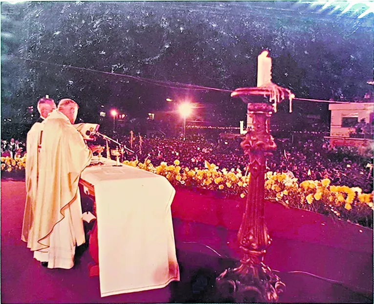 Missa rezada pelo Papa na atual João Paulo II, assim rebatizada para relembrar a data

