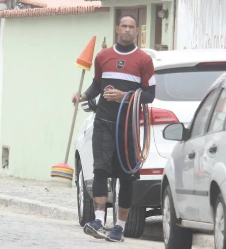 Assassino Bruno está livre e leva vida 'normal' em seu novo clube