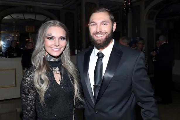 Estrela da Netflix que foi estuprada se mata aos 23 anos